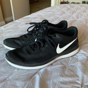 Black Nike Flex 2016 Run - Size 10
